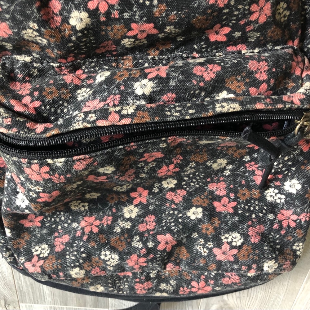 Black Flower patterned backpack - Picture 3 of 4